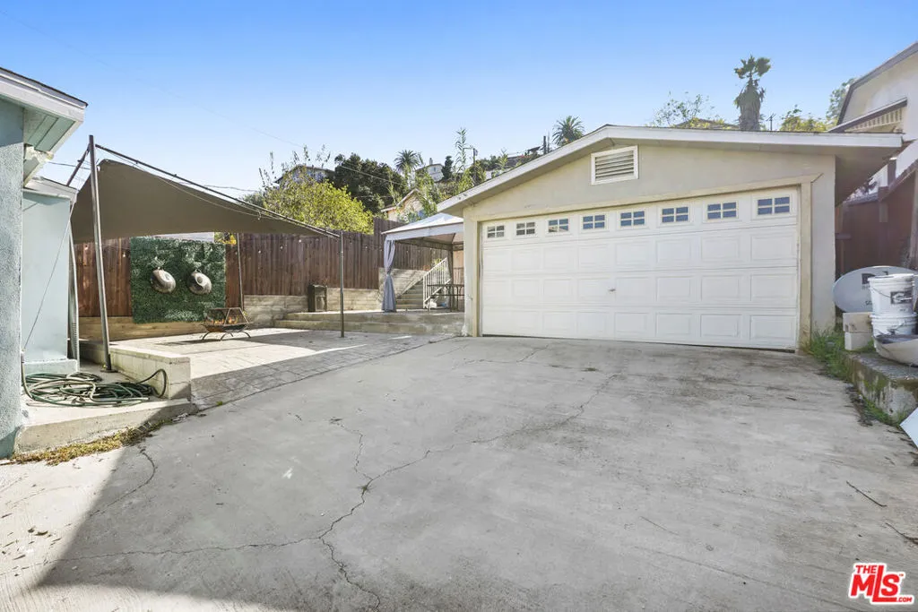 3852 Woolwine Drive, Los Angeles, California 90063 home-pic-19